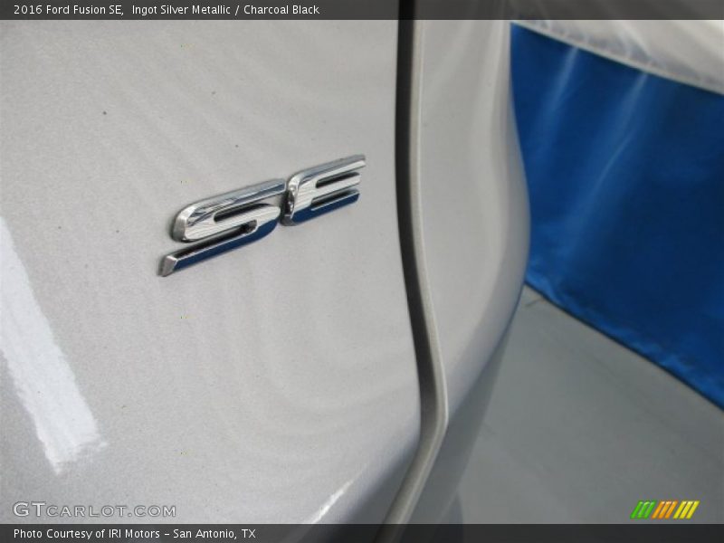 Ingot Silver Metallic / Charcoal Black 2016 Ford Fusion SE