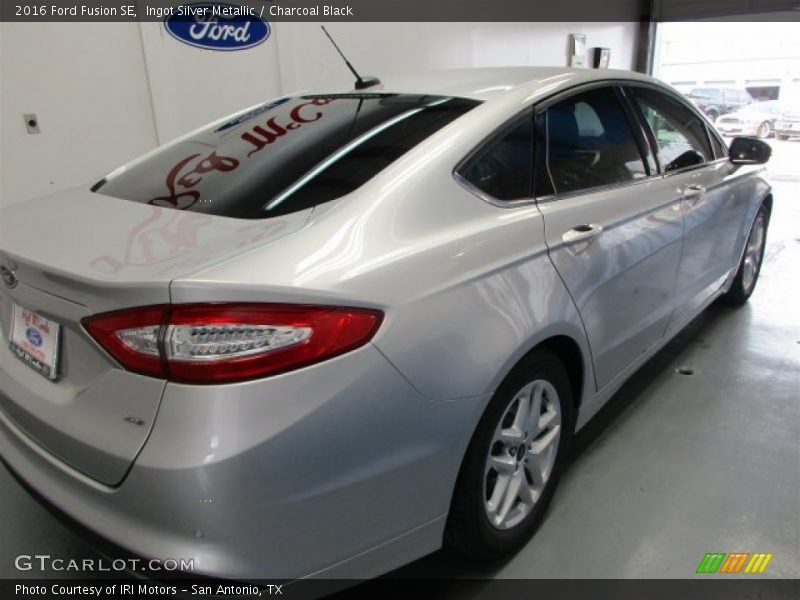Ingot Silver Metallic / Charcoal Black 2016 Ford Fusion SE