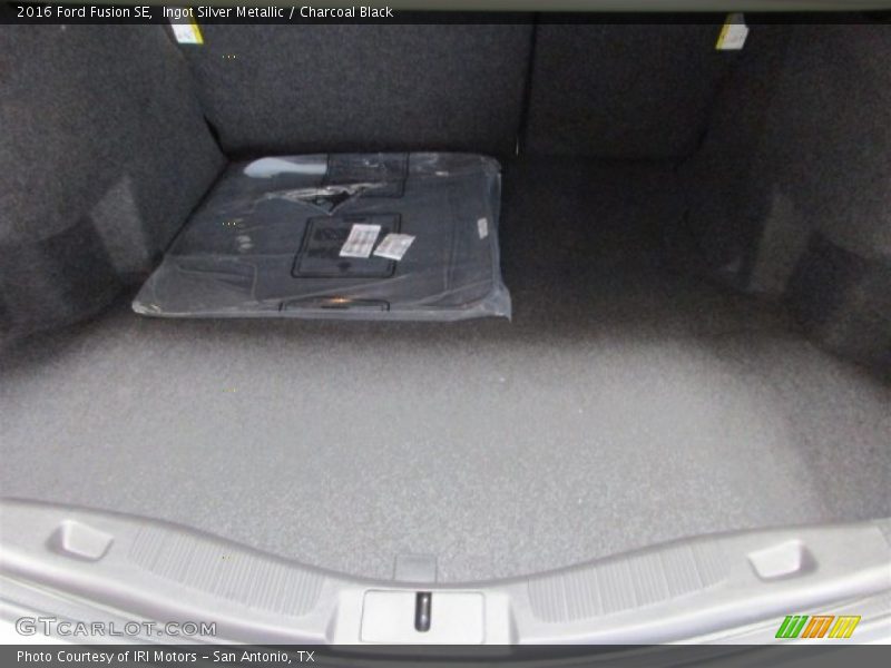 Ingot Silver Metallic / Charcoal Black 2016 Ford Fusion SE