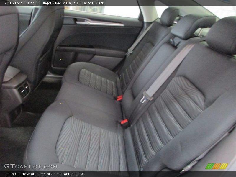 Ingot Silver Metallic / Charcoal Black 2016 Ford Fusion SE