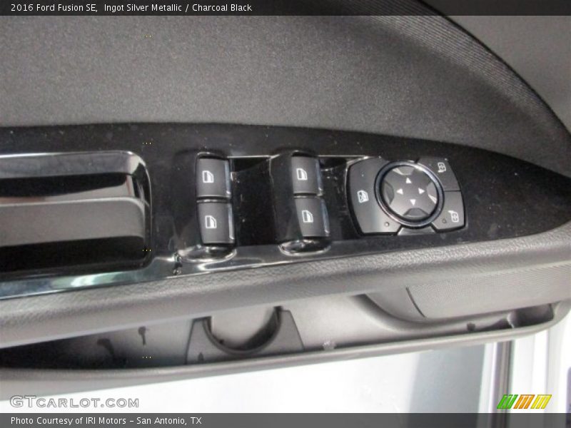 Ingot Silver Metallic / Charcoal Black 2016 Ford Fusion SE