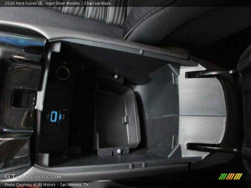 Ingot Silver Metallic / Charcoal Black 2016 Ford Fusion SE