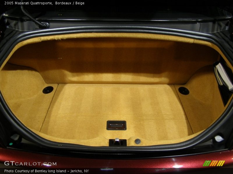 Bordeaux / Beige 2005 Maserati Quattroporte