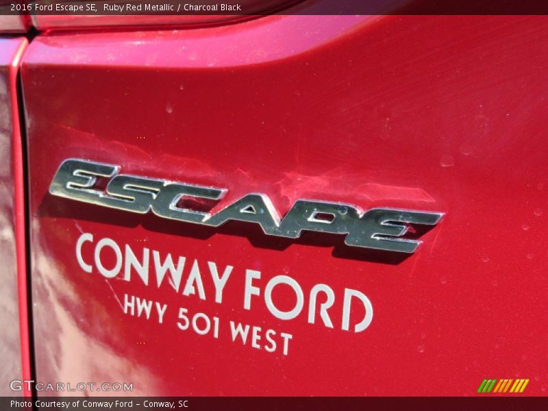 Ruby Red Metallic / Charcoal Black 2016 Ford Escape SE