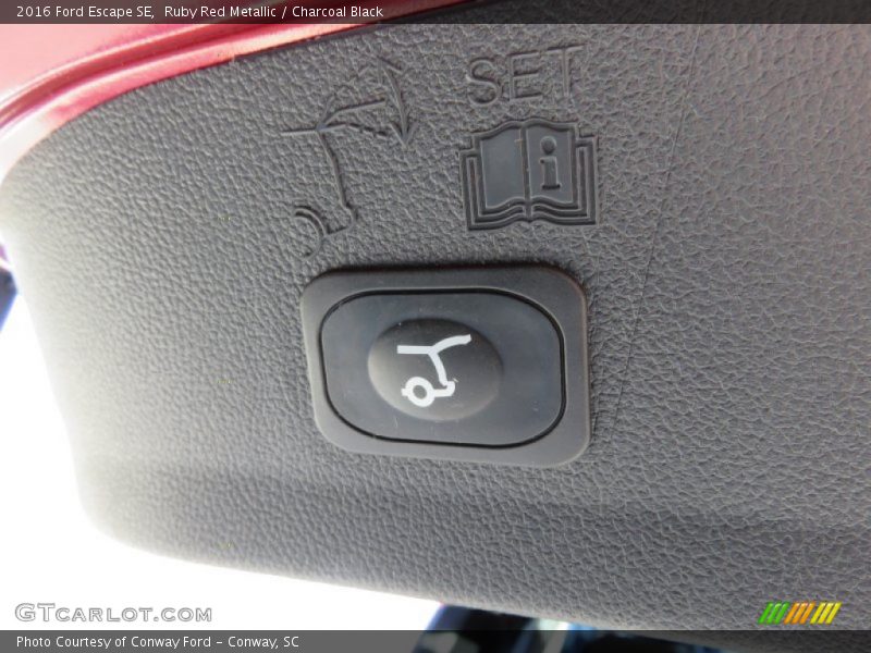 Ruby Red Metallic / Charcoal Black 2016 Ford Escape SE