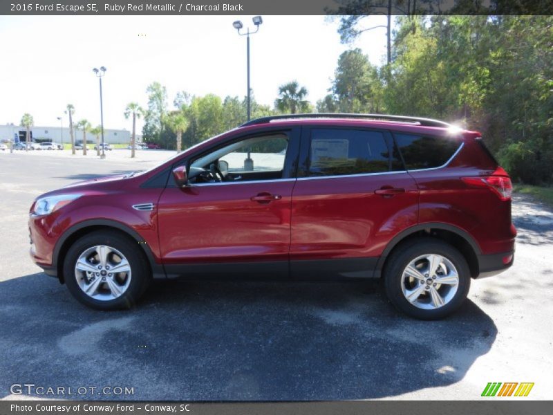 Ruby Red Metallic / Charcoal Black 2016 Ford Escape SE