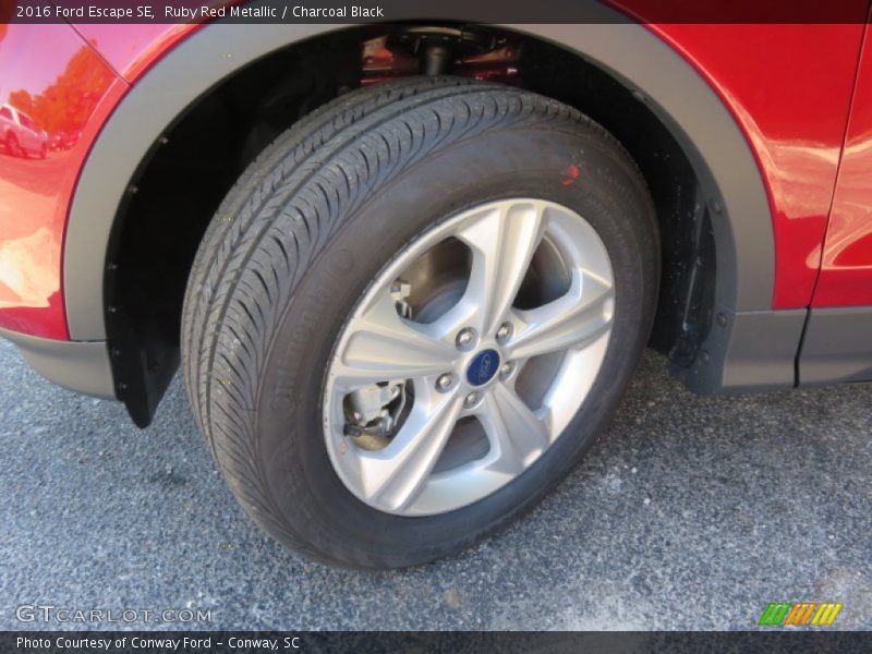 Ruby Red Metallic / Charcoal Black 2016 Ford Escape SE
