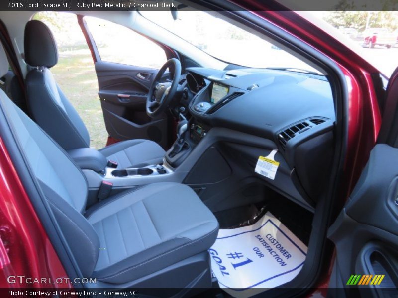 Ruby Red Metallic / Charcoal Black 2016 Ford Escape SE