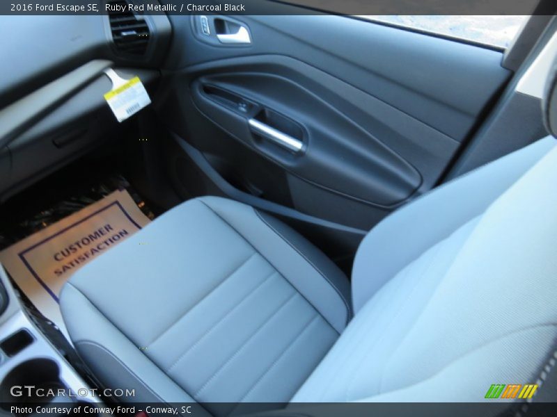 Ruby Red Metallic / Charcoal Black 2016 Ford Escape SE
