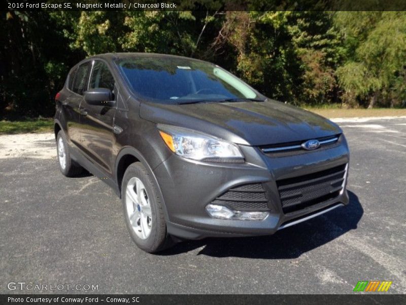 Magnetic Metallic / Charcoal Black 2016 Ford Escape SE