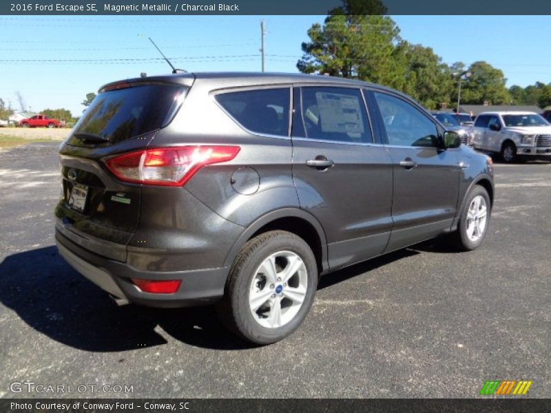 Magnetic Metallic / Charcoal Black 2016 Ford Escape SE