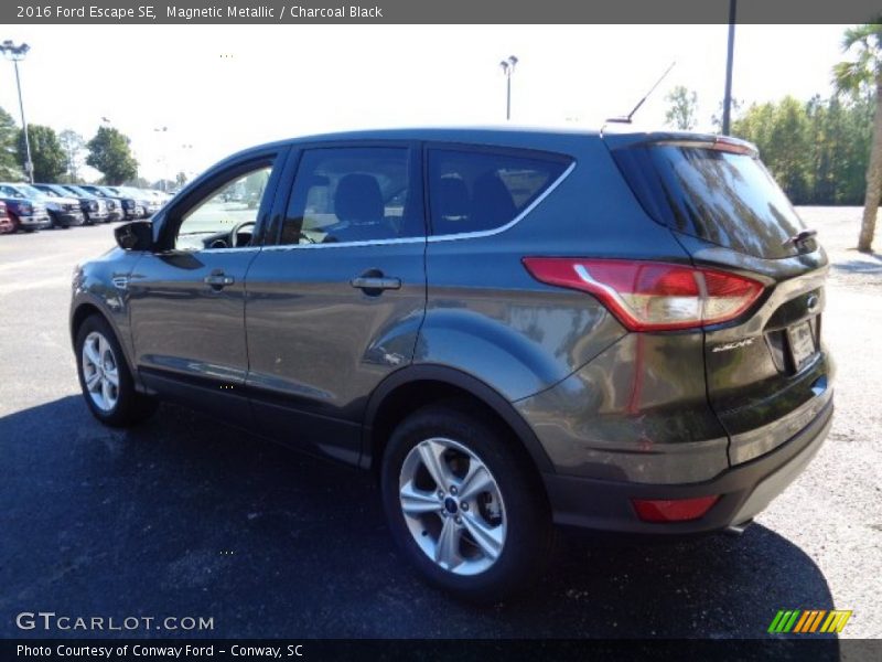 Magnetic Metallic / Charcoal Black 2016 Ford Escape SE