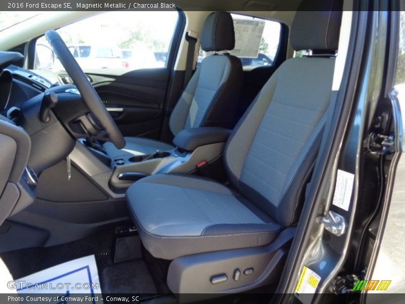 Magnetic Metallic / Charcoal Black 2016 Ford Escape SE