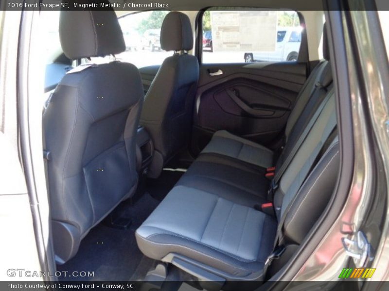 Magnetic Metallic / Charcoal Black 2016 Ford Escape SE