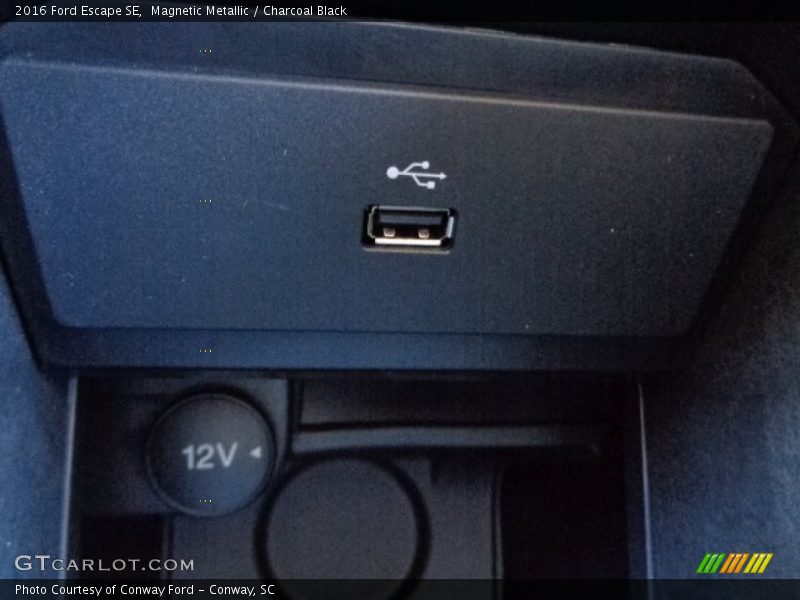 Magnetic Metallic / Charcoal Black 2016 Ford Escape SE