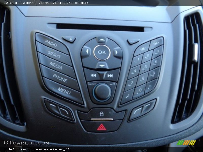 Magnetic Metallic / Charcoal Black 2016 Ford Escape SE