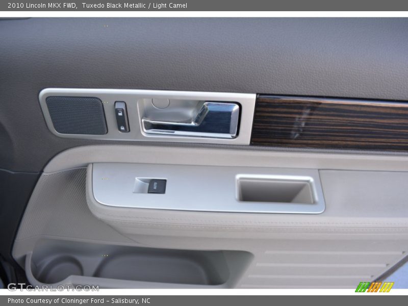 Tuxedo Black Metallic / Light Camel 2010 Lincoln MKX FWD