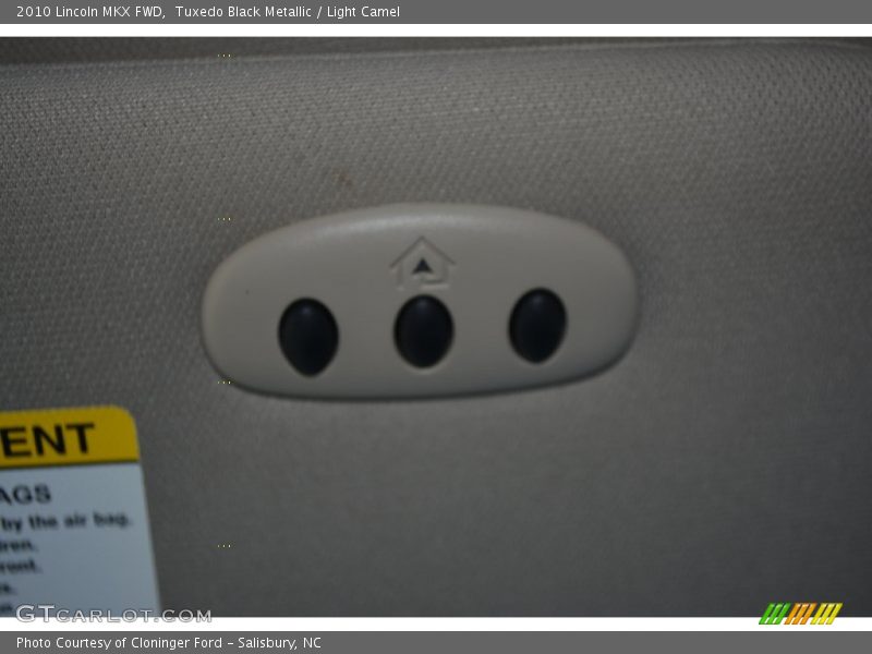 Tuxedo Black Metallic / Light Camel 2010 Lincoln MKX FWD
