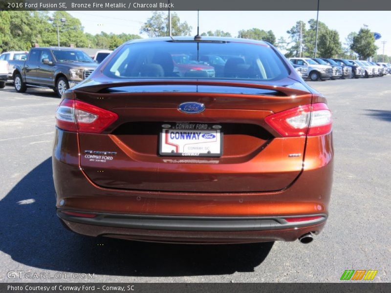 Bronze Fire Metallic / Charcoal Black 2016 Ford Fusion SE