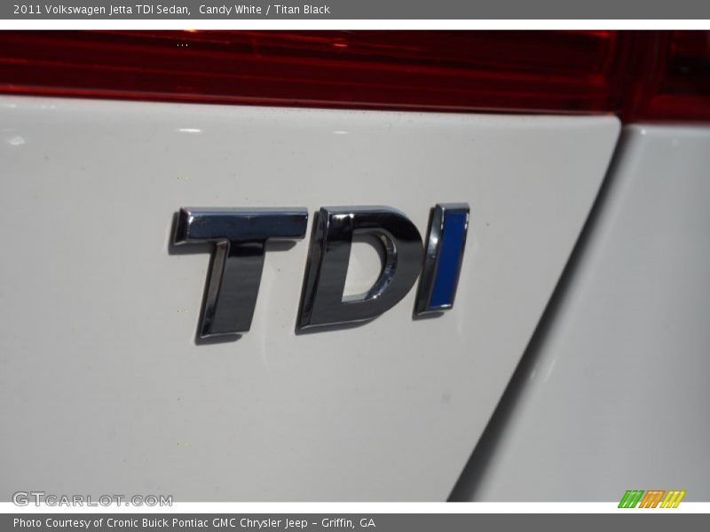 Candy White / Titan Black 2011 Volkswagen Jetta TDI Sedan