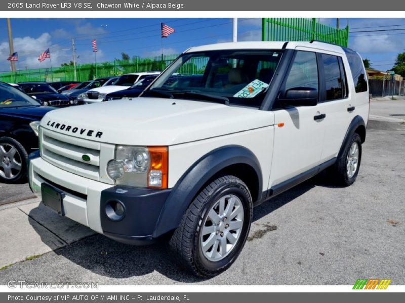 Front 3/4 View of 2005 LR3 V8 SE