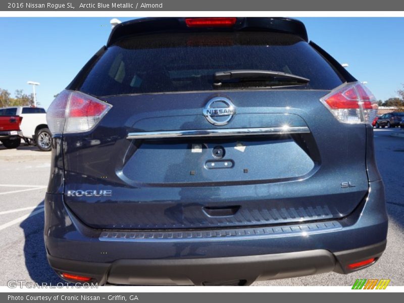 Arctic Blue Metallic / Almond 2016 Nissan Rogue SL