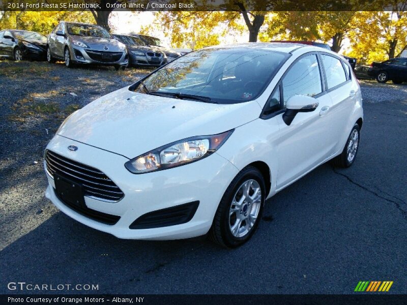 Front 3/4 View of 2014 Fiesta SE Hatchback