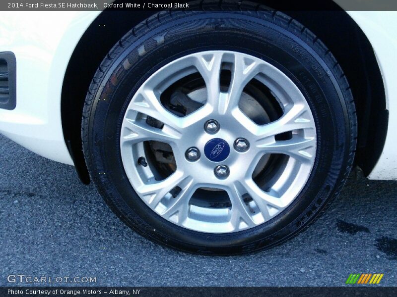 Oxford White / Charcoal Black 2014 Ford Fiesta SE Hatchback