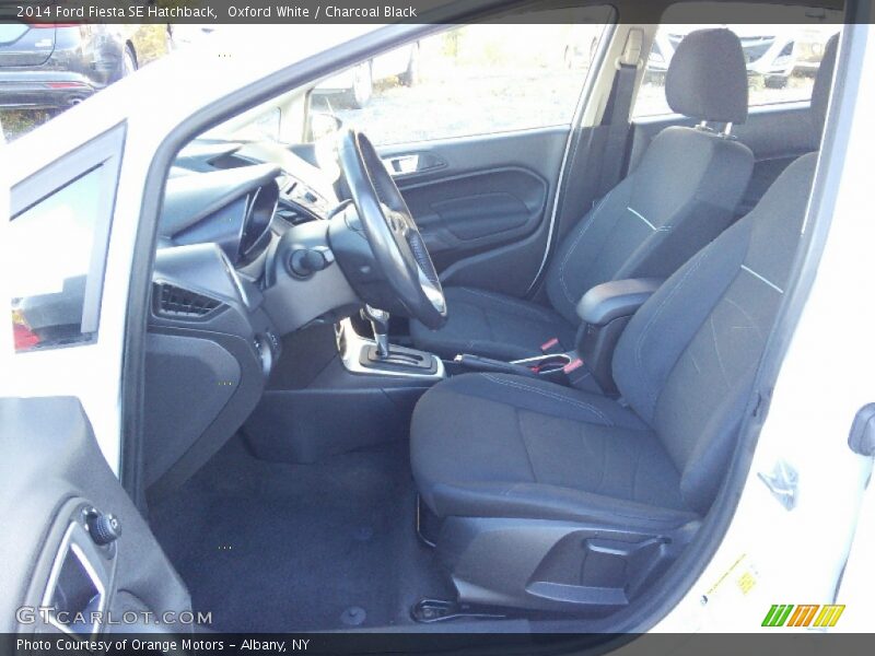 Oxford White / Charcoal Black 2014 Ford Fiesta SE Hatchback