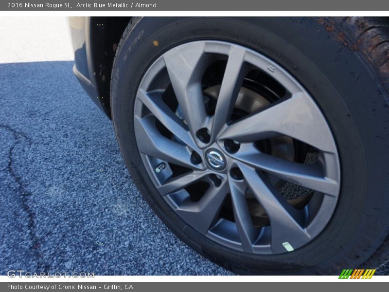 Arctic Blue Metallic / Almond 2016 Nissan Rogue SL