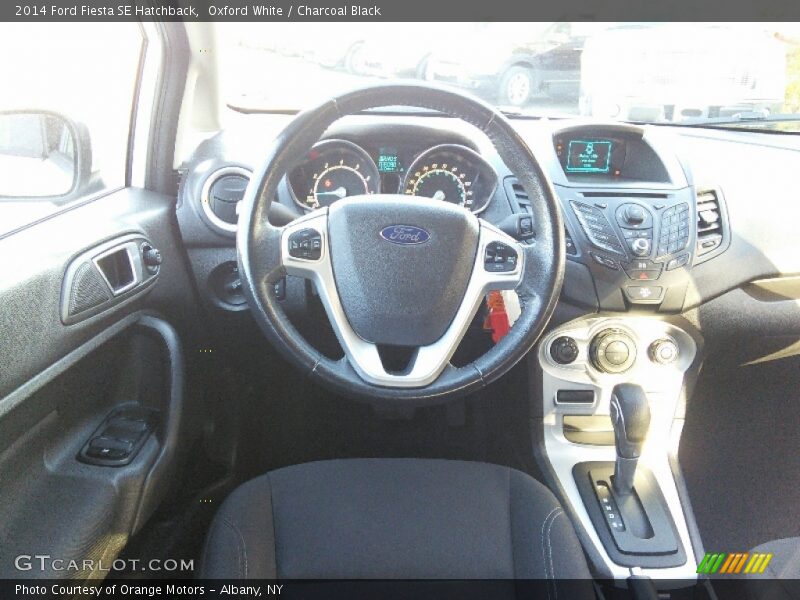 Oxford White / Charcoal Black 2014 Ford Fiesta SE Hatchback