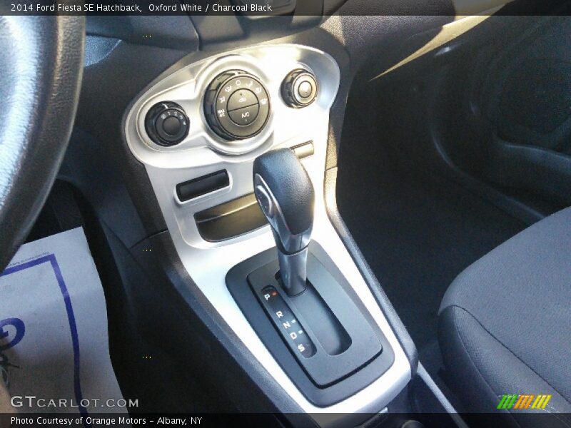 Oxford White / Charcoal Black 2014 Ford Fiesta SE Hatchback