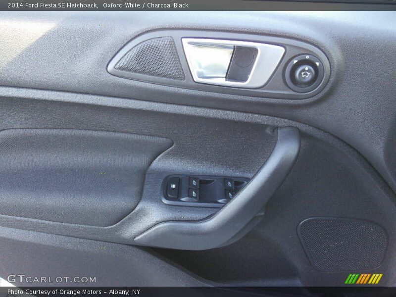 Oxford White / Charcoal Black 2014 Ford Fiesta SE Hatchback