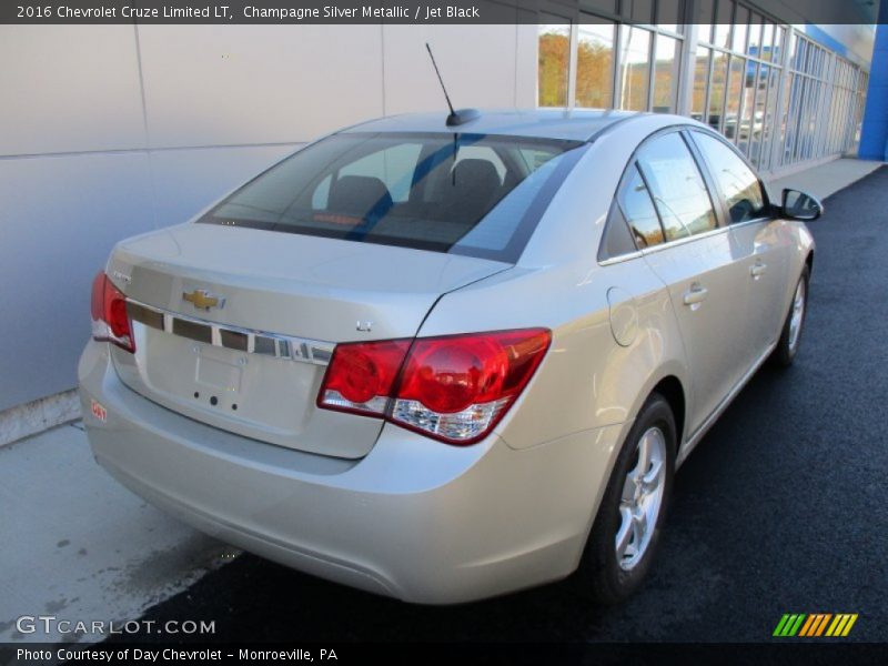 Champagne Silver Metallic / Jet Black 2016 Chevrolet Cruze Limited LT