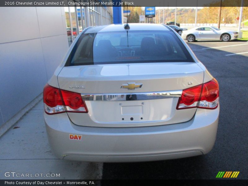 Champagne Silver Metallic / Jet Black 2016 Chevrolet Cruze Limited LT