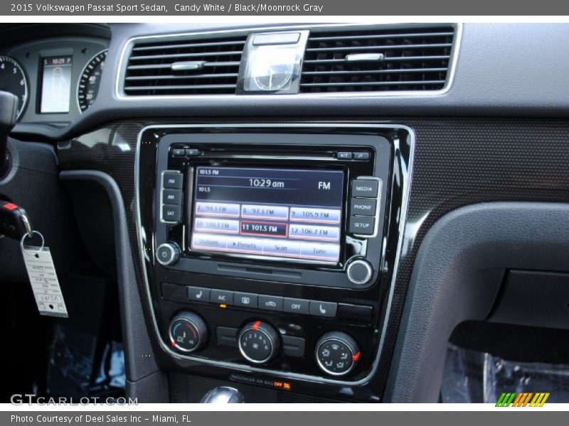 Candy White / Black/Moonrock Gray 2015 Volkswagen Passat Sport Sedan