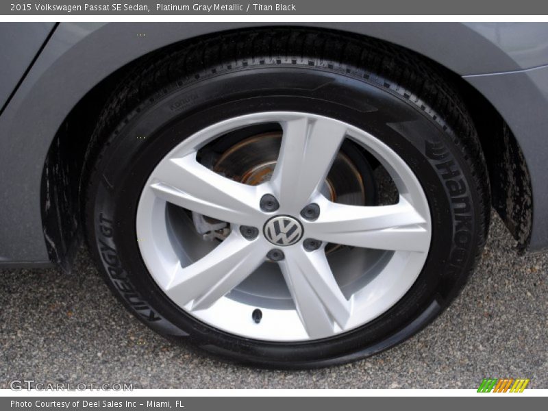 Platinum Gray Metallic / Titan Black 2015 Volkswagen Passat SE Sedan