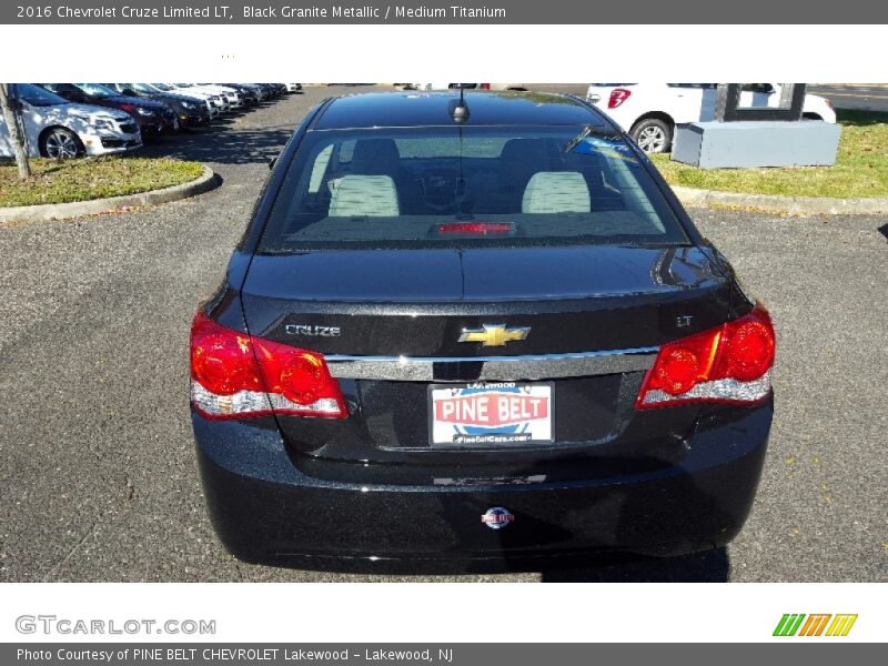 Black Granite Metallic / Medium Titanium 2016 Chevrolet Cruze Limited LT