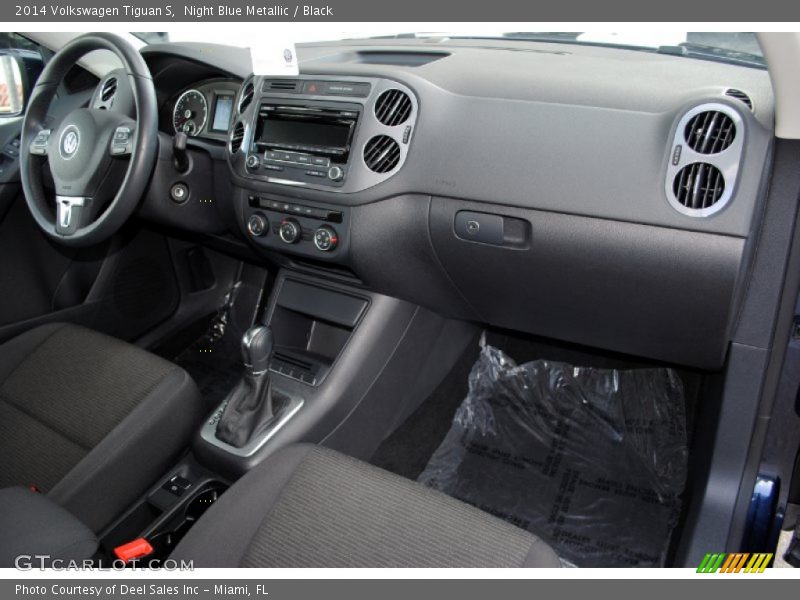 Night Blue Metallic / Black 2014 Volkswagen Tiguan S