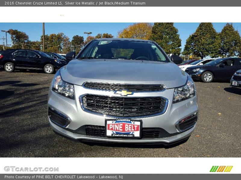Silver Ice Metallic / Jet Black/Medium Titanium 2016 Chevrolet Cruze Limited LS