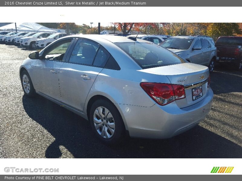 Silver Ice Metallic / Jet Black/Medium Titanium 2016 Chevrolet Cruze Limited LS