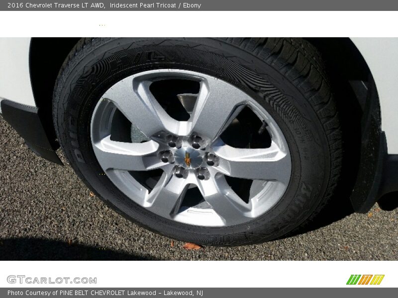 Iridescent Pearl Tricoat / Ebony 2016 Chevrolet Traverse LT AWD