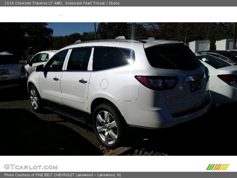 Iridescent Pearl Tricoat / Ebony 2016 Chevrolet Traverse LT AWD