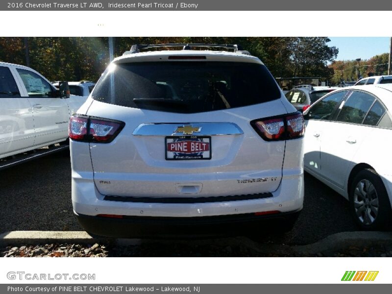 Iridescent Pearl Tricoat / Ebony 2016 Chevrolet Traverse LT AWD