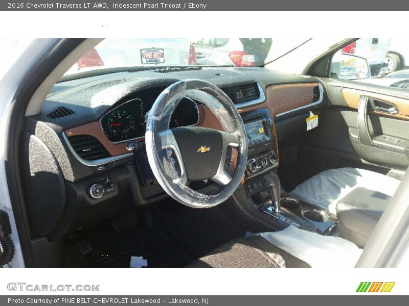 Iridescent Pearl Tricoat / Ebony 2016 Chevrolet Traverse LT AWD