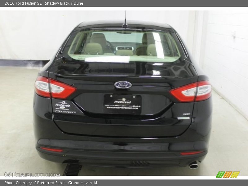 Shadow Black / Dune 2016 Ford Fusion SE