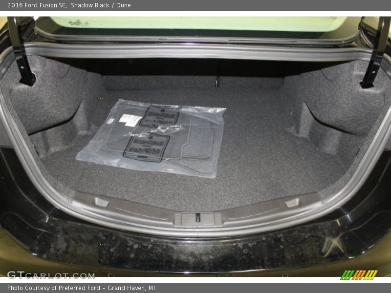 Shadow Black / Dune 2016 Ford Fusion SE