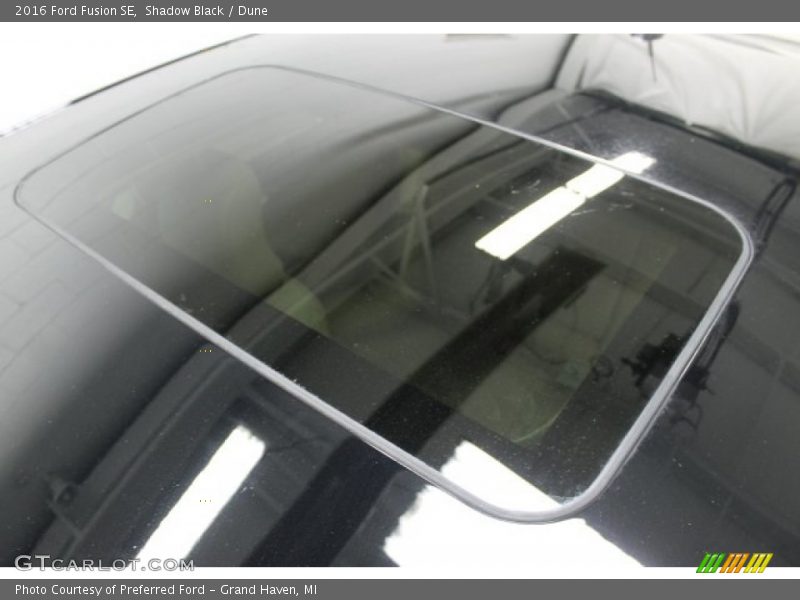 Shadow Black / Dune 2016 Ford Fusion SE