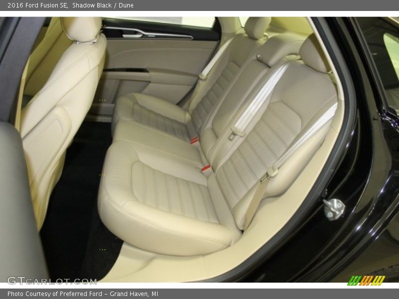 Shadow Black / Dune 2016 Ford Fusion SE