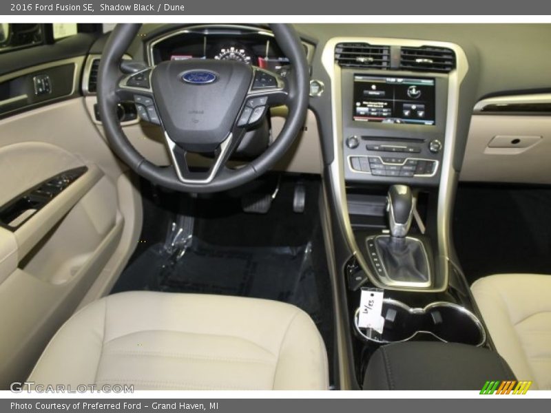 Shadow Black / Dune 2016 Ford Fusion SE